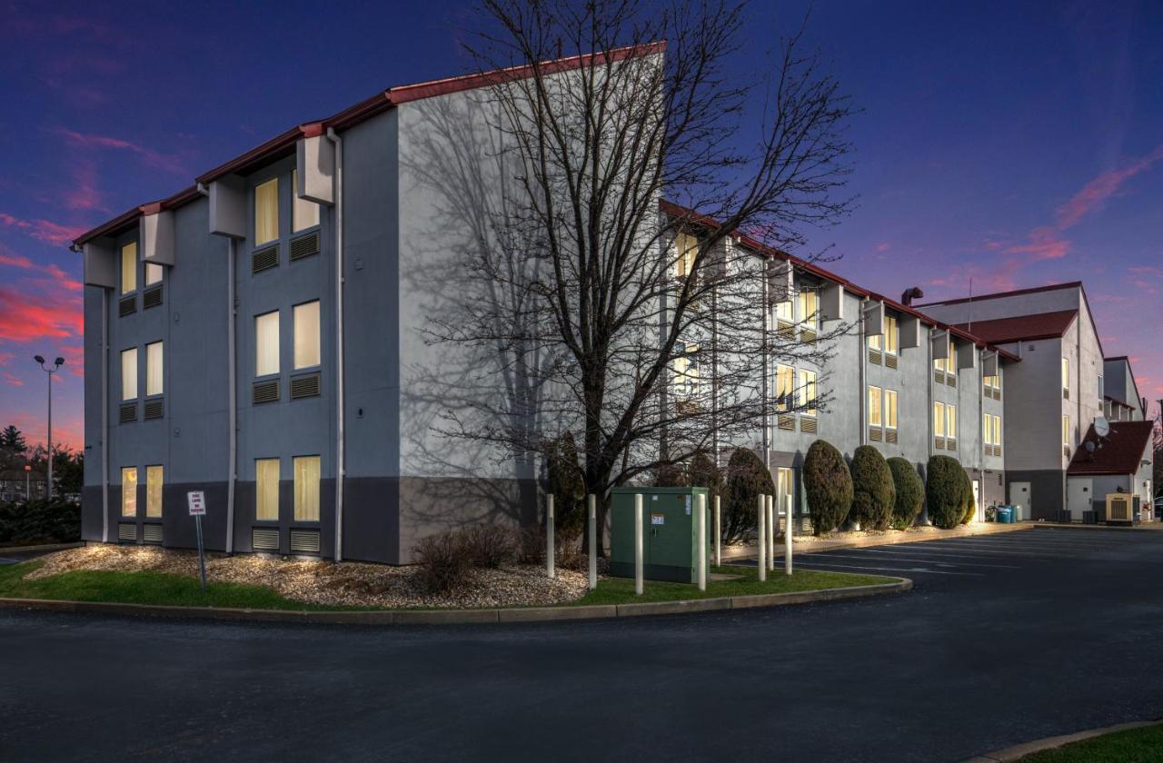 Red Roof Inn Plus+ Boston - Logan Saugus Exterior photo