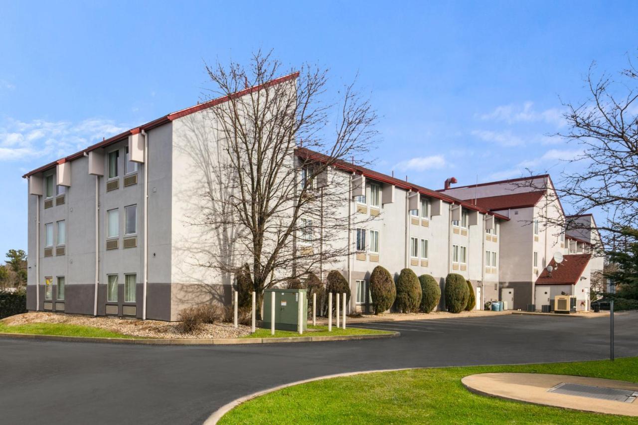 Red Roof Inn Plus+ Boston - Logan Saugus Exterior photo