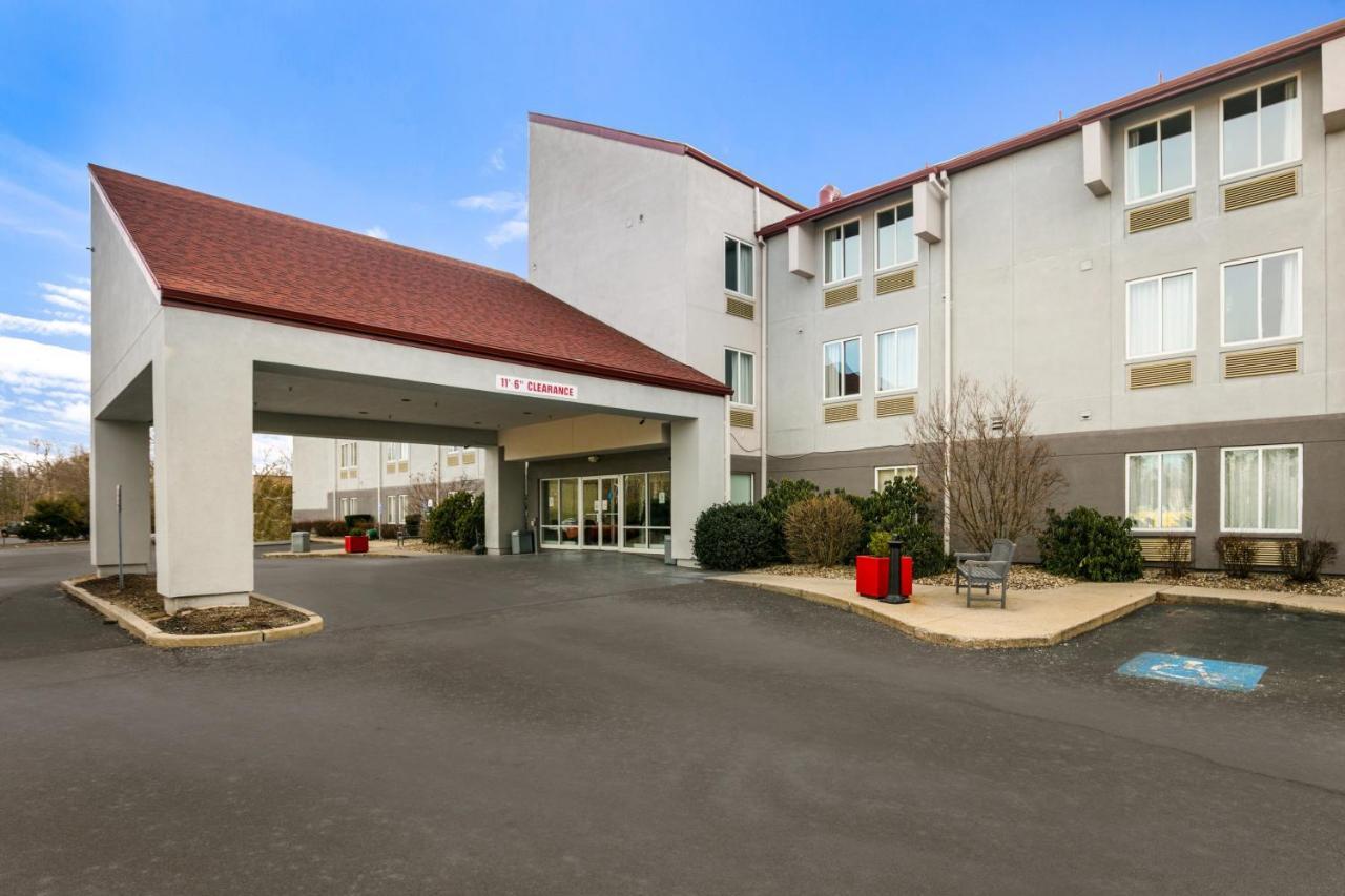 Red Roof Inn Plus+ Boston - Logan Saugus Exterior photo