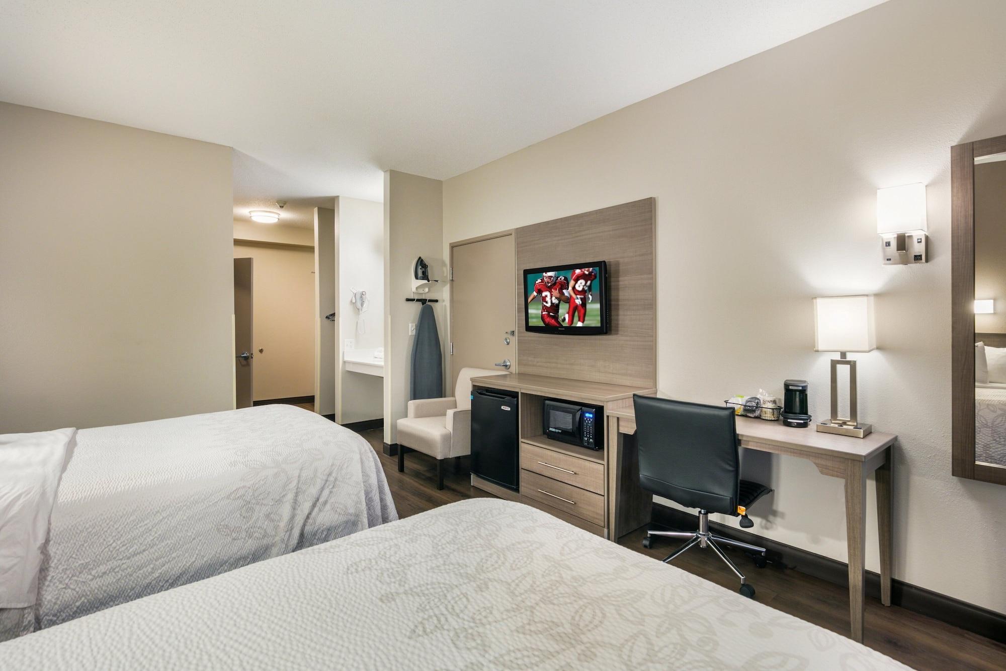 Red Roof Inn Plus+ Boston - Logan Saugus Exterior photo