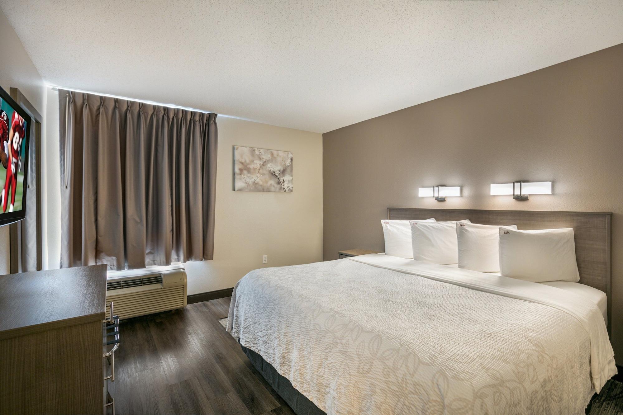 Red Roof Inn Plus+ Boston - Logan Saugus Exterior photo