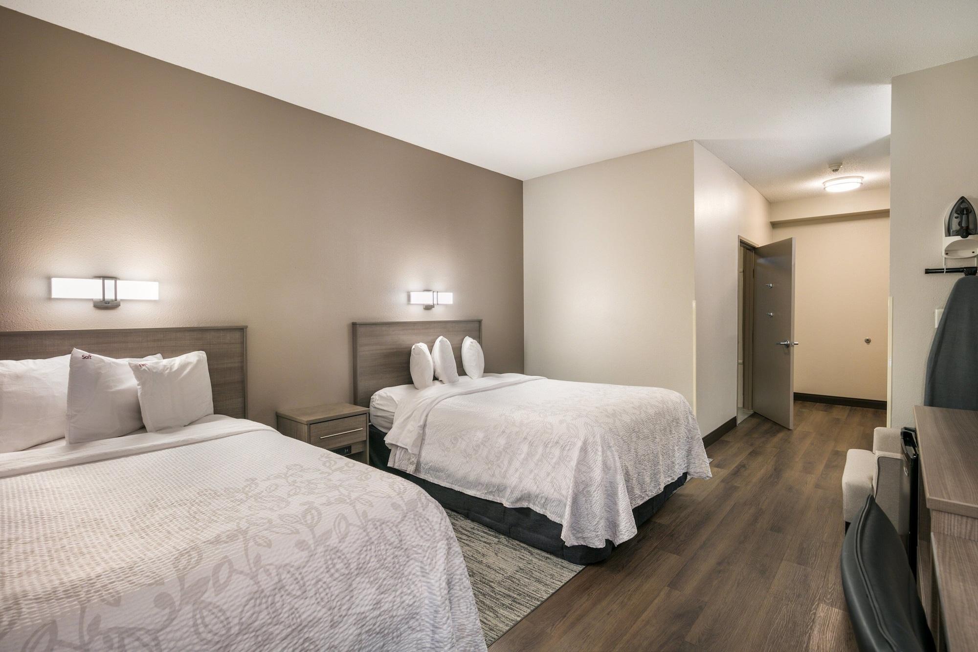 Red Roof Inn Plus+ Boston - Logan Saugus Exterior photo