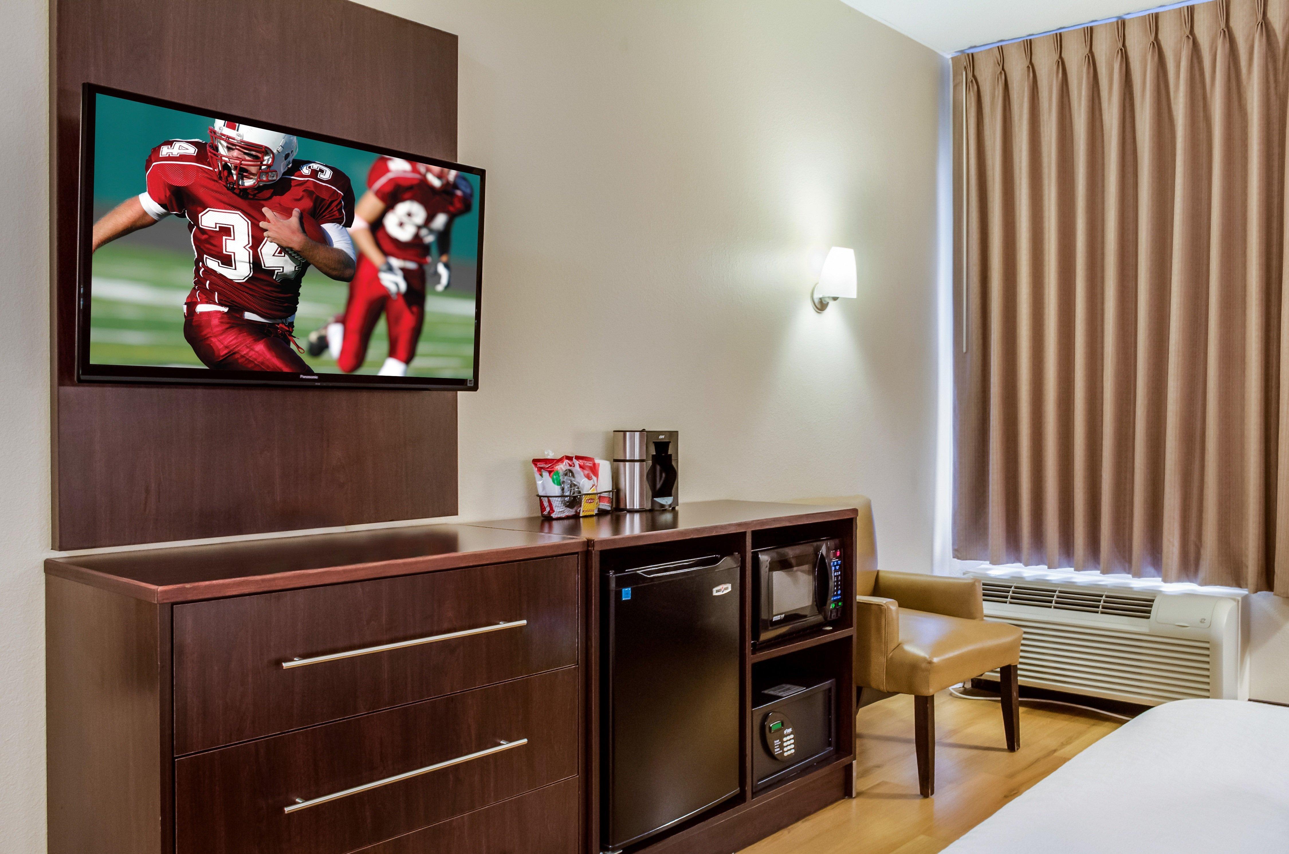 Red Roof Inn Plus+ Boston - Logan Saugus Exterior photo