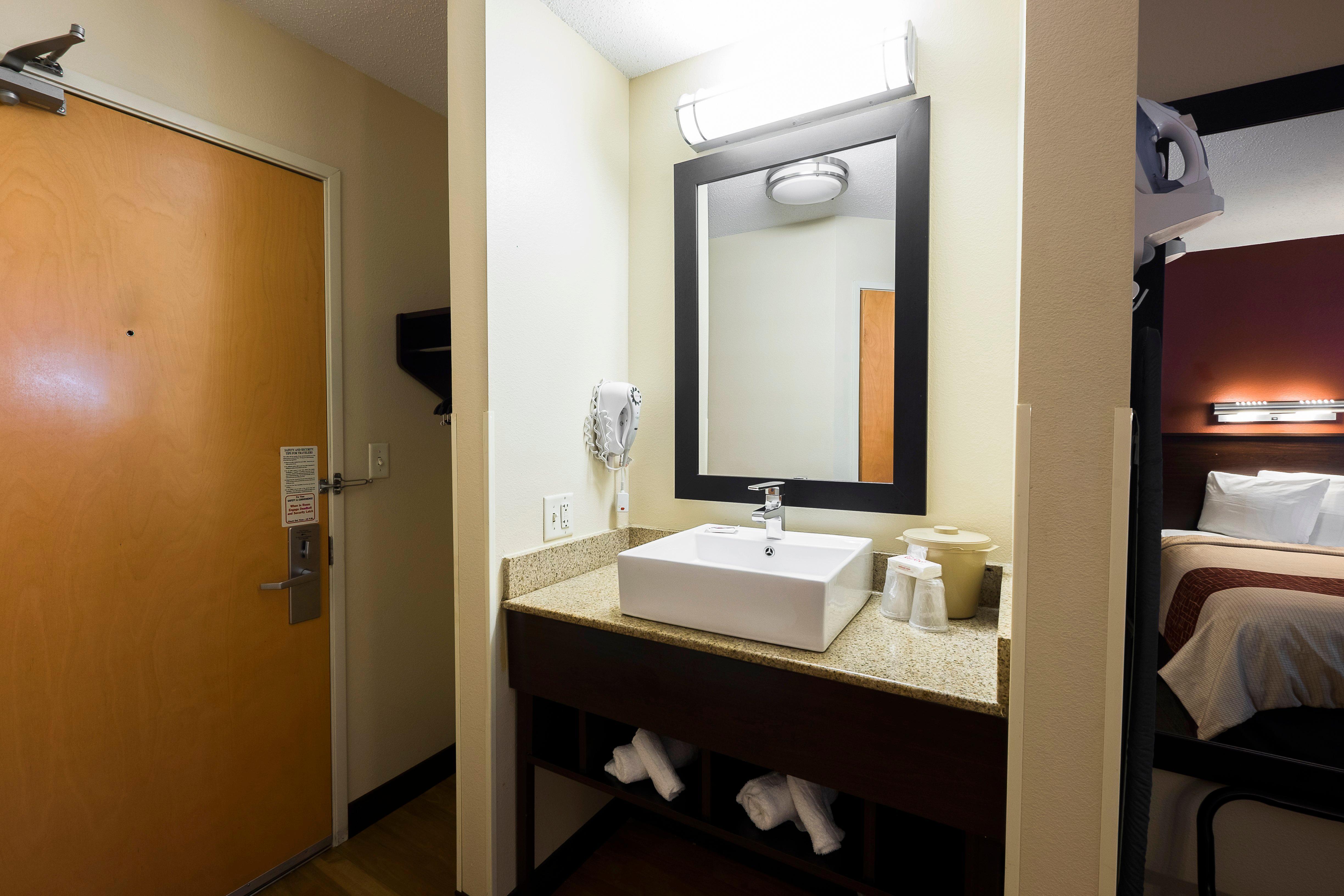 Red Roof Inn Plus+ Boston - Logan Saugus Exterior photo