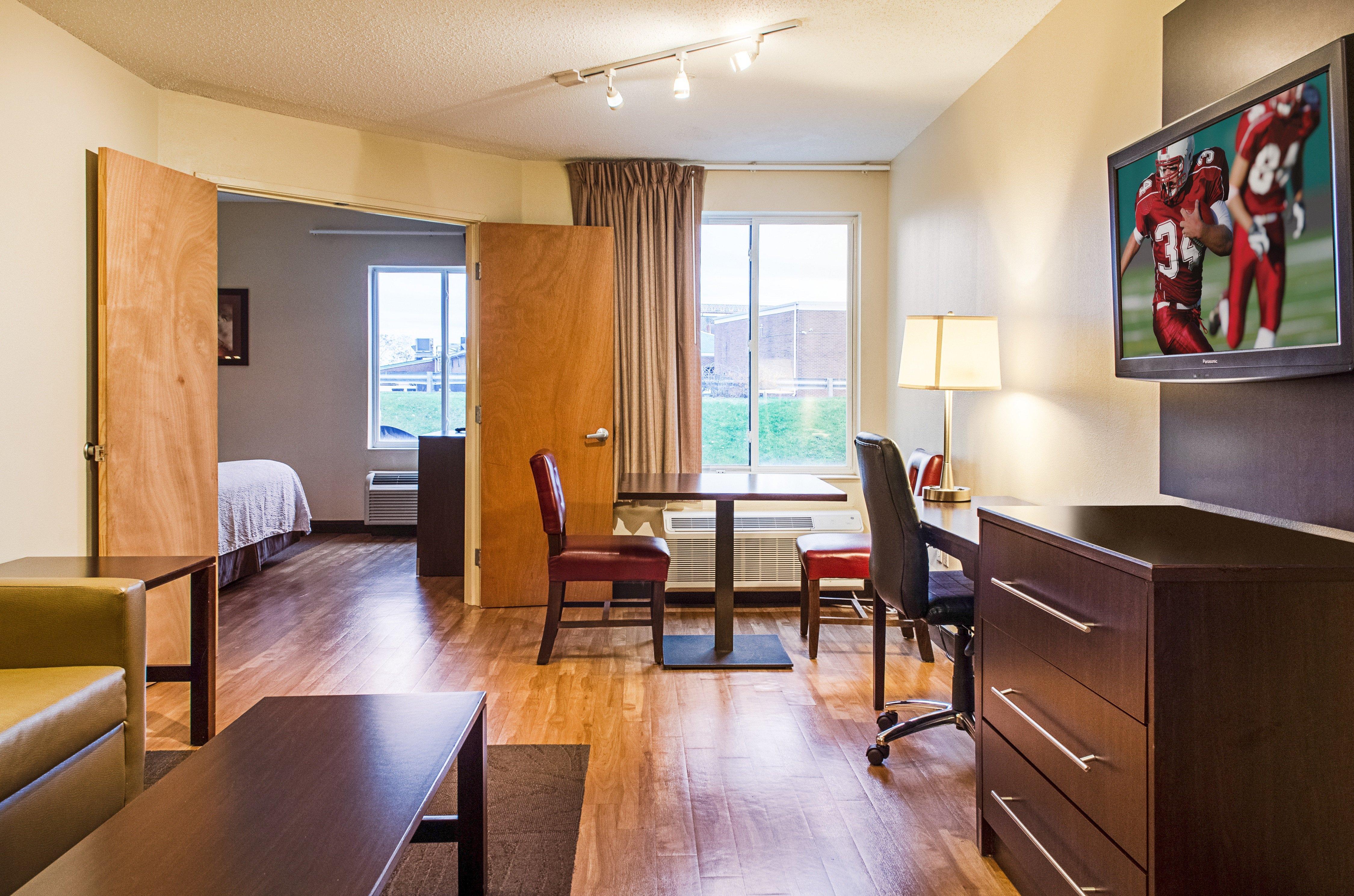 Red Roof Inn Plus+ Boston - Logan Saugus Exterior photo