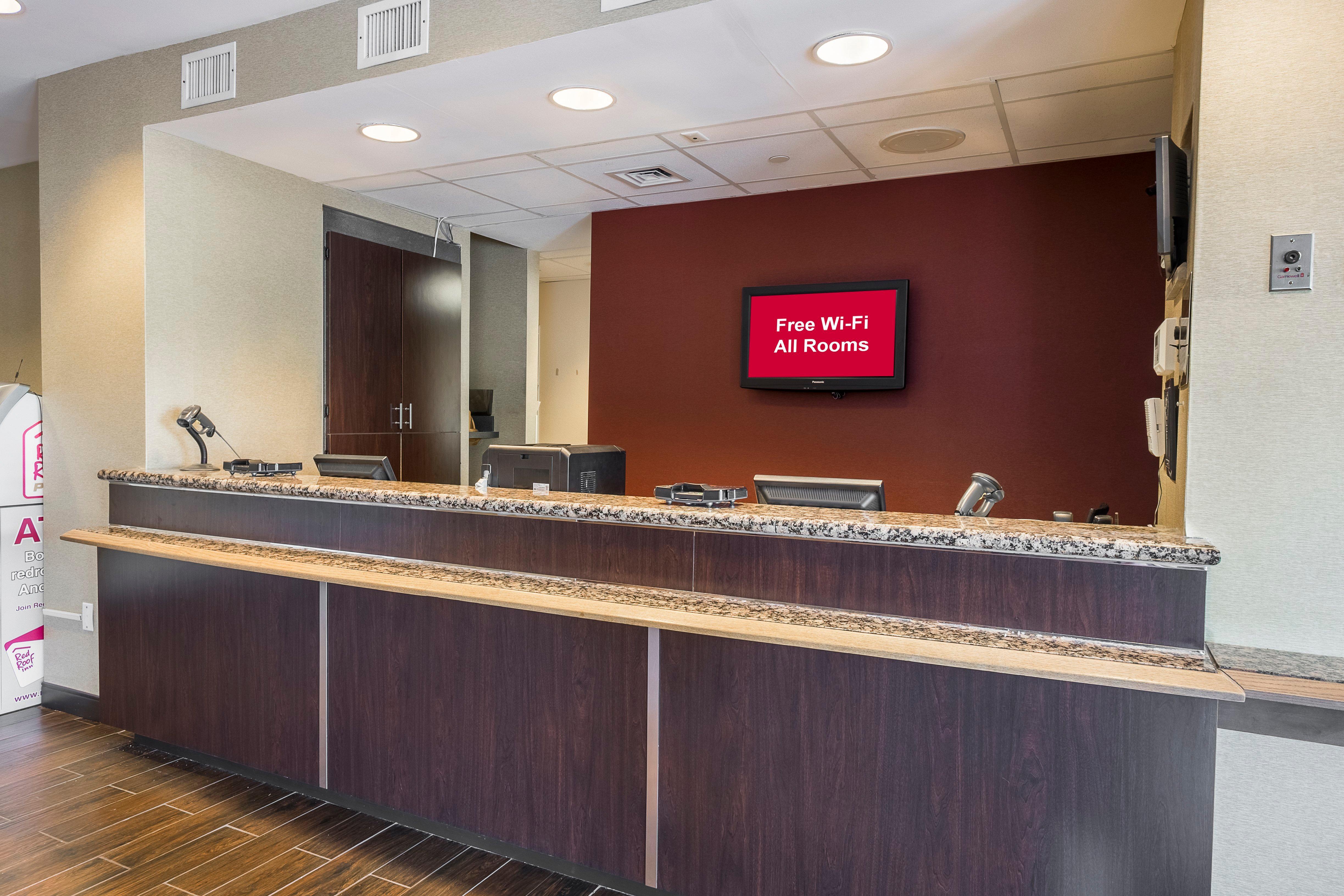 Red Roof Inn Plus+ Boston - Logan Saugus Exterior photo