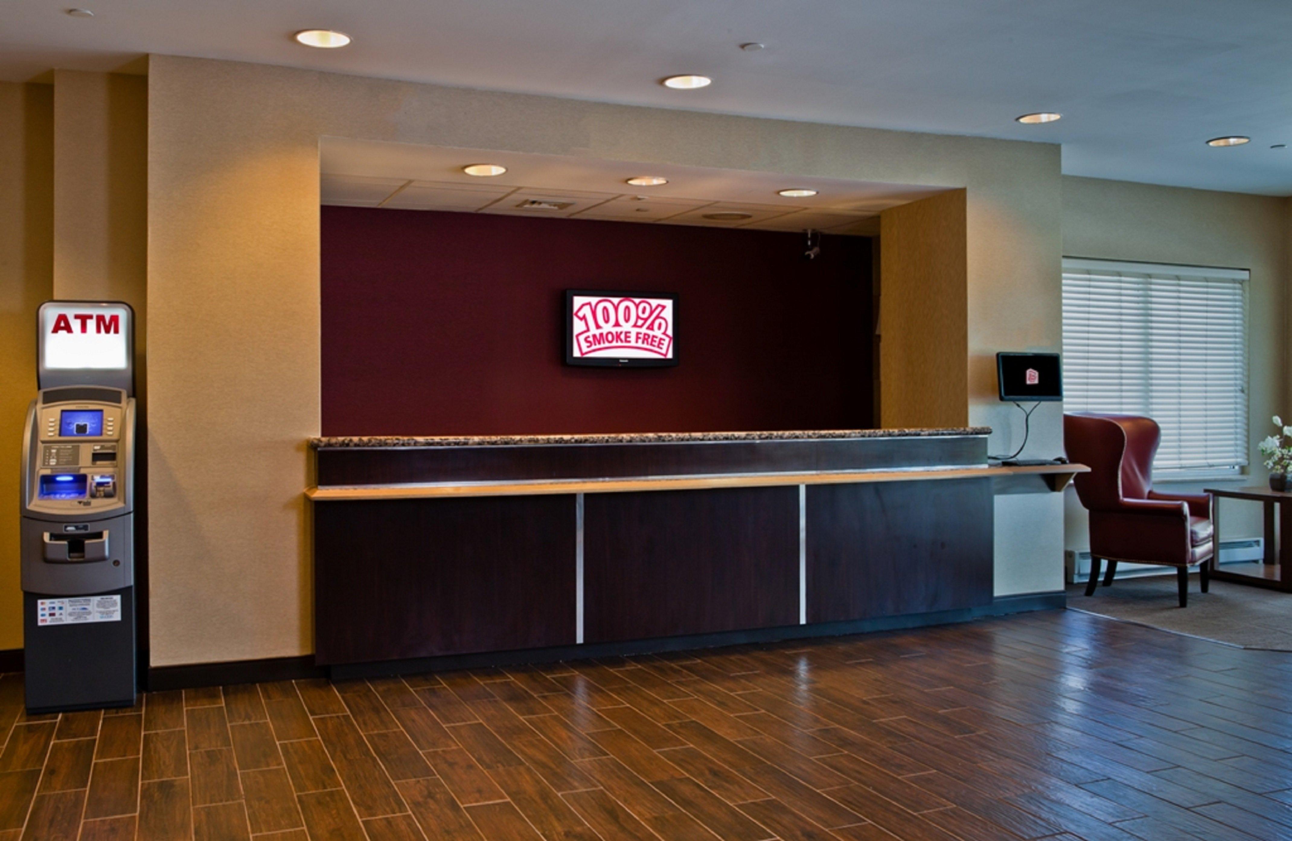 Red Roof Inn Plus+ Boston - Logan Saugus Exterior photo