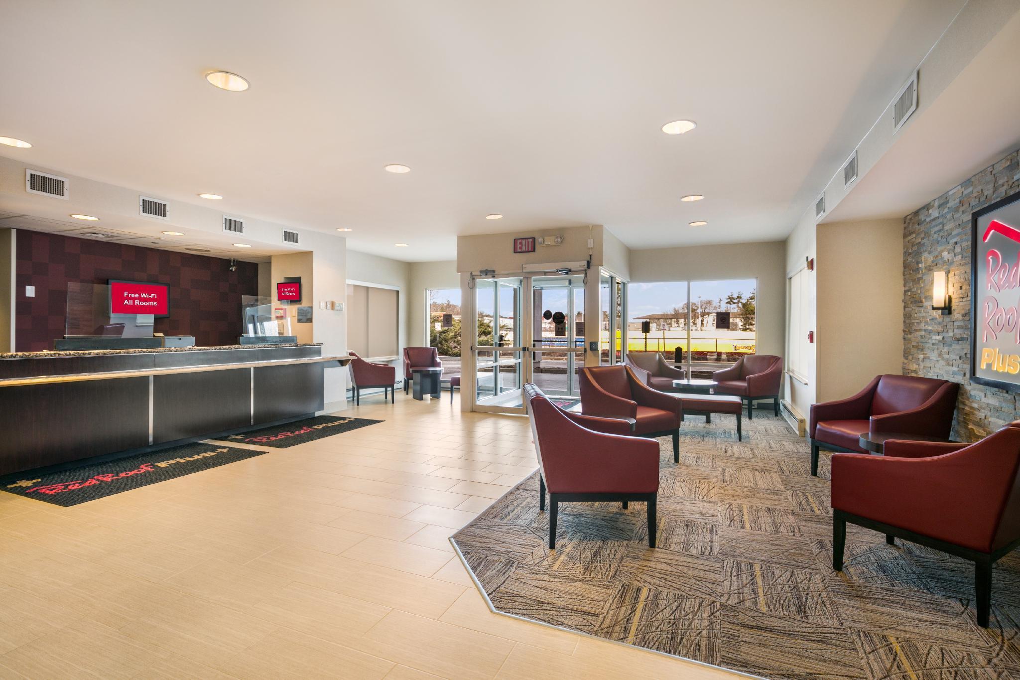 Red Roof Inn Plus+ Boston - Logan Saugus Exterior photo