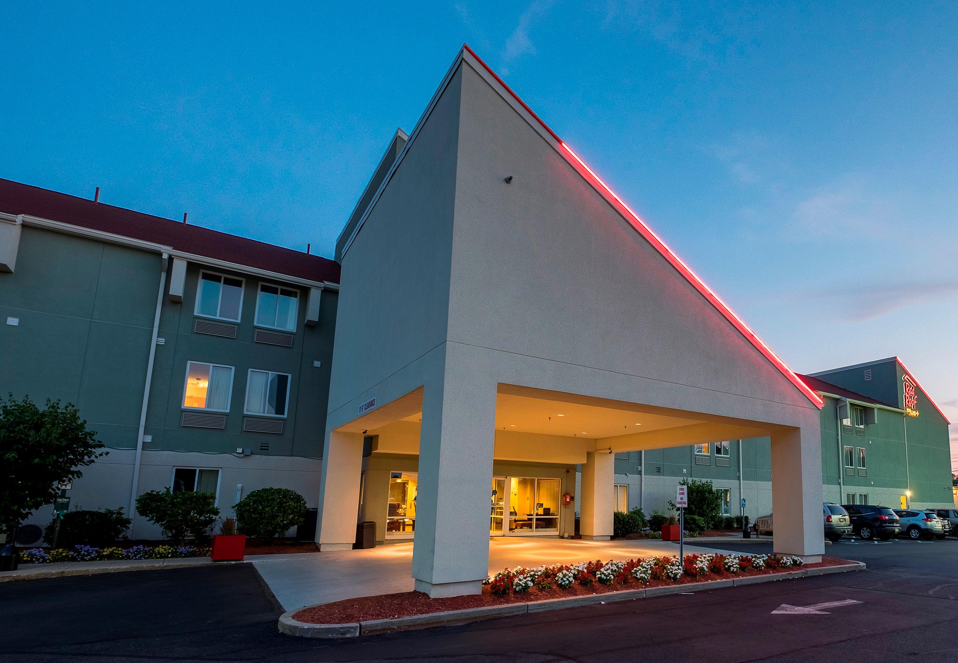 Red Roof Inn Plus+ Boston - Logan Saugus Exterior photo
