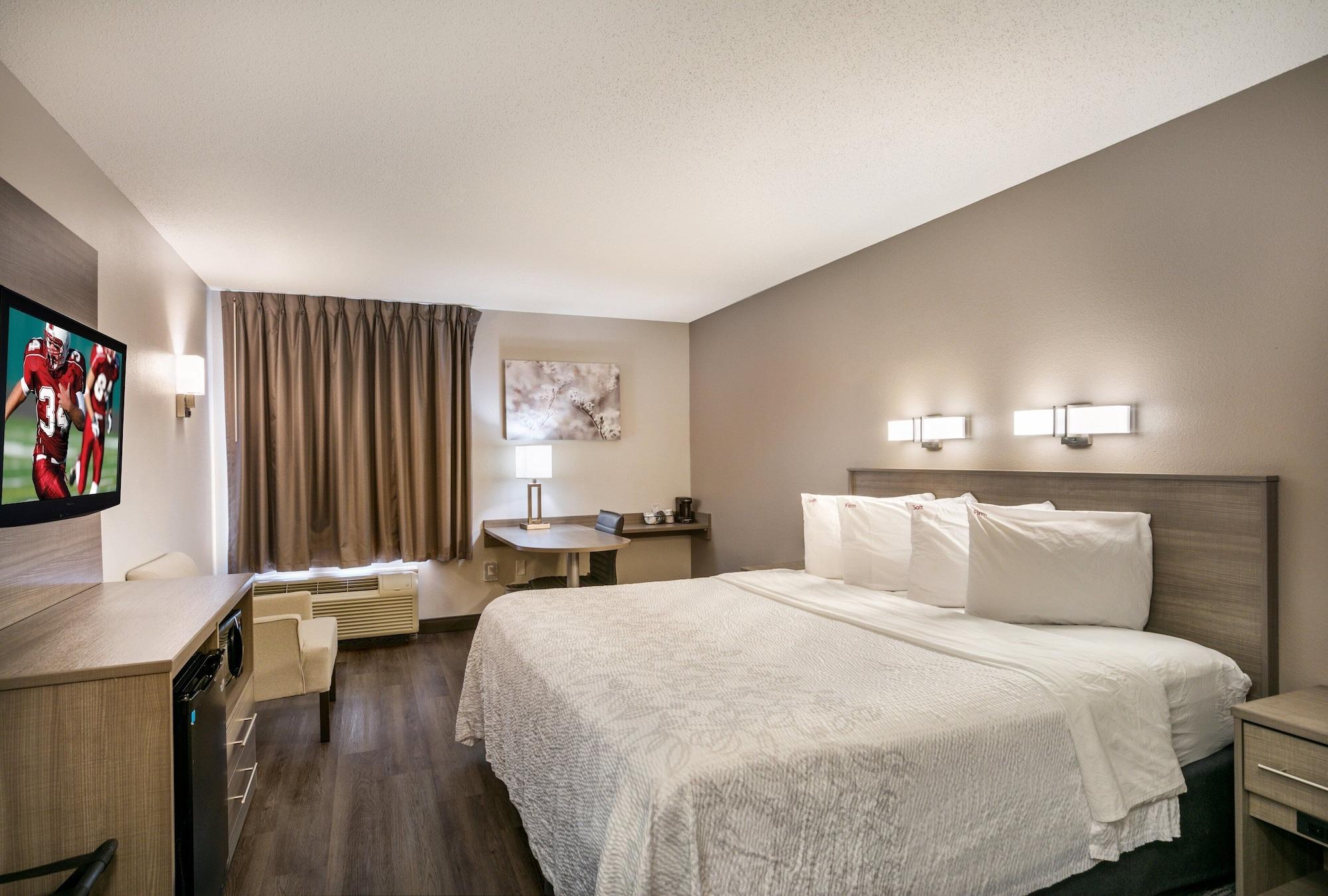 Red Roof Inn Plus+ Boston - Logan Saugus Exterior photo