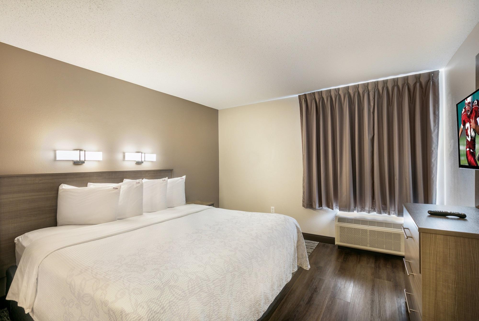 Red Roof Inn Plus+ Boston - Logan Saugus Exterior photo
