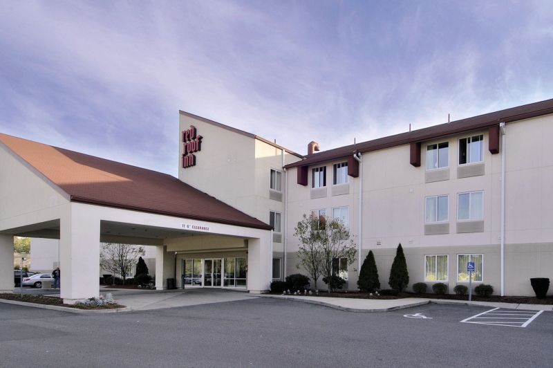 Red Roof Inn Plus+ Boston - Logan Saugus Exterior photo