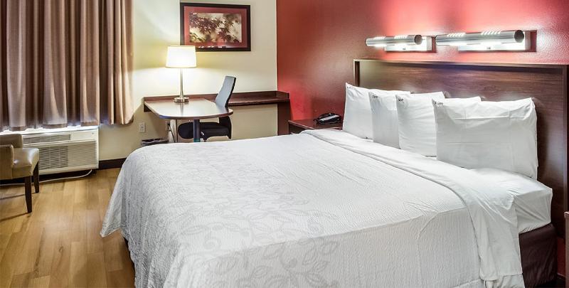 Red Roof Inn Plus+ Boston - Logan Saugus Exterior photo